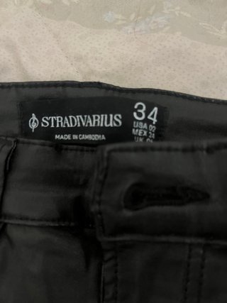 Pantalones efecto piel Stradivarius