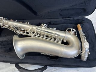 Saxofón alto Selmer Plateado