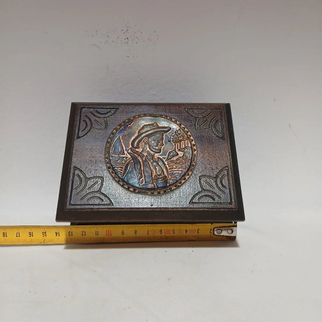 Cajita vintage madera medalla bronce