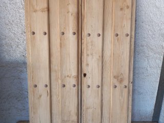 Puerta  madera 2 hojas con clavos 200x105cm