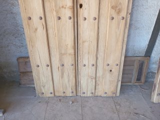 Puerta  madera 2 hojas con clavos 200x105cm