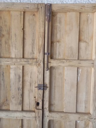 Puerta  madera 2 hojas con clavos 200x105cm