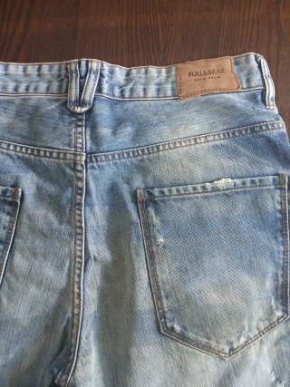 Pantalón corto vaquero desgastado chico