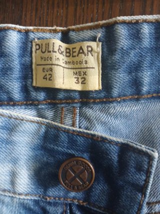 Pantalón corto vaquero desgastado chico
