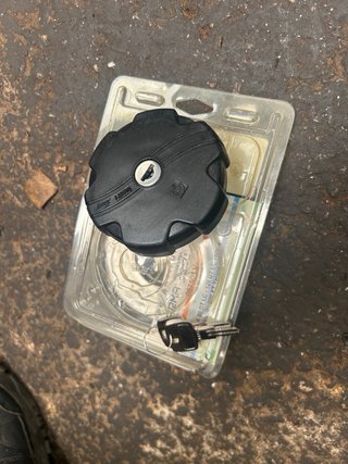 Tapa depósito gasolina con llaves