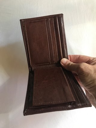 Cartera de piel marrón