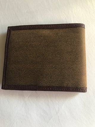 Cartera de piel marrón