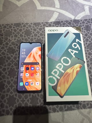 Teléfono Oppo Azul con funda