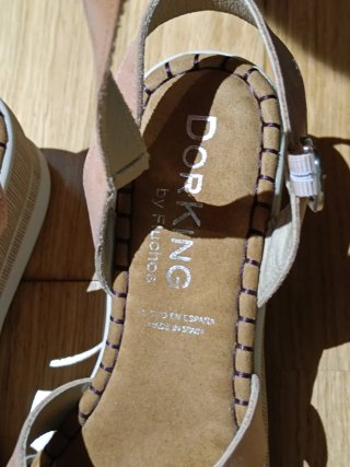 Sandalias Dorking cuña beige y azul.talla 37.Nueva