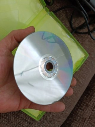 Xbox 360 con 3 juegos y 2 mandos