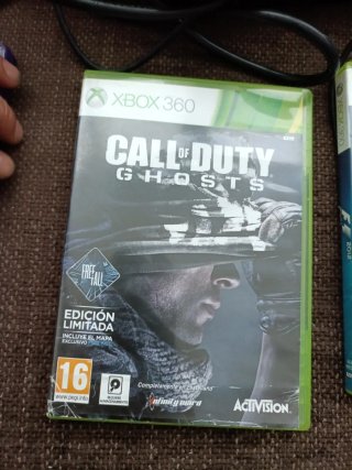 Xbox 360 con 3 juegos y 2 mandos