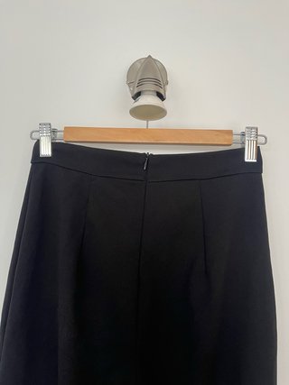 Pantalón acampanado negro