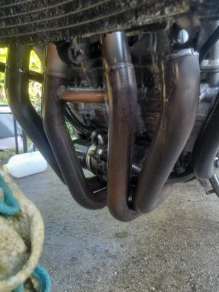 Suzuki Moto blanca y azul