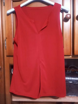 Camiseta roja sin mangas talla 40