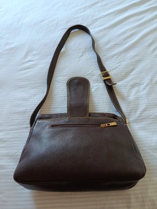 Bolso de piel marrón