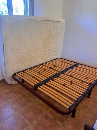 Cama con somier y colchón