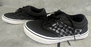 Zapatillas Vans Negras Talla 38 decoradas