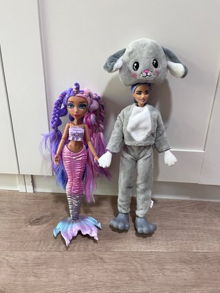 Muñeca Barbie sirena y disfraz de perro