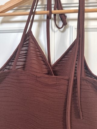 Vestido marrón de tirantes