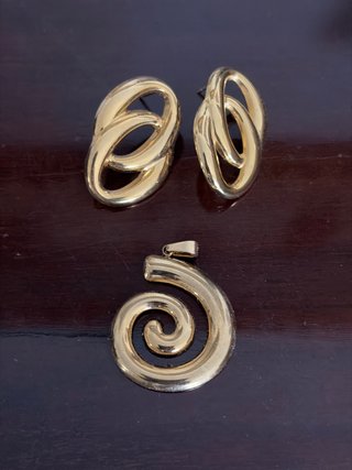 Conjunto Pendientes y Colgante Oro