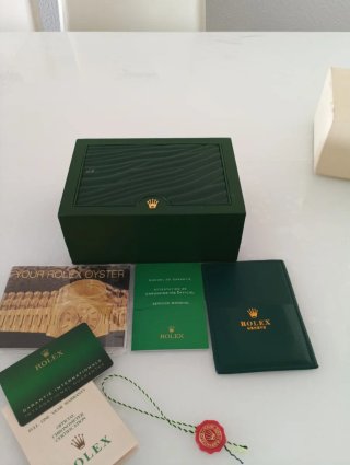 Caja y documentación Rolex