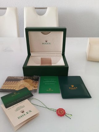Caja y documentación Rolex