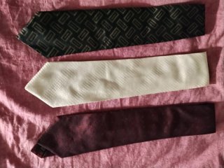 3 Corbatas Vintage Negras, Blancas y Moradas
