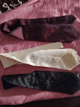 3 Corbatas Vintage Negras, Blancas y Moradas