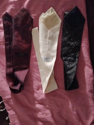 3 Corbatas Vintage Negras, Blancas y Moradas