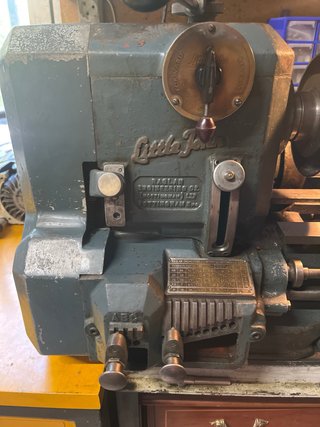 Torno de metal antiguo Little John