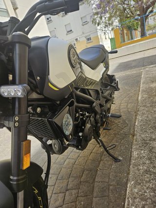 Benelli Leoncino 125 - 7.500 km