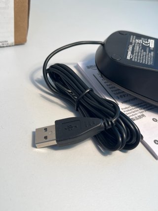 Ratón Amazon Basics 3 botones con cable