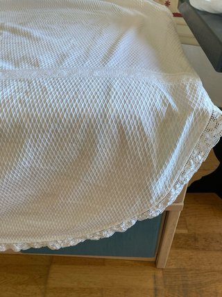 Pack colcha, dos cojines y pie de cama de Piqué