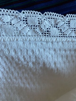Pack colcha, dos cojines y pie de cama de Piqué