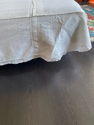 Pack colcha, dos cojines y pie de cama de Piqué