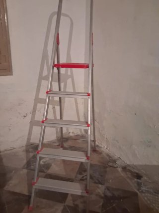 Escalera aluminio 5 peldaños
