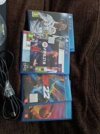 PS4 Slim + 5 Juegos + 2 Mandos