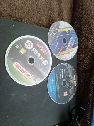 PS4 Slim + 5 Juegos + 2 Mandos