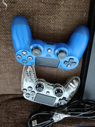PS4 Slim + 5 Juegos + 2 Mandos