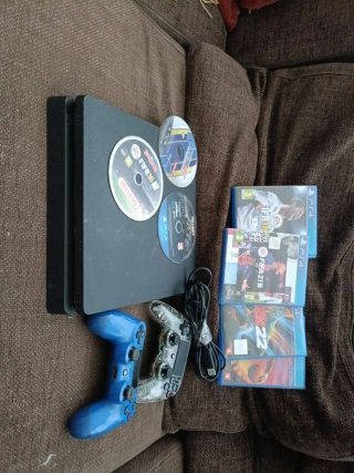PS4 Slim + 5 Juegos + 2 Mandos