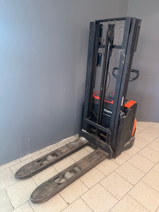 Apilador Toyota Staxio 2.7m