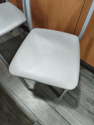 Mesa y 4 sillas cocina