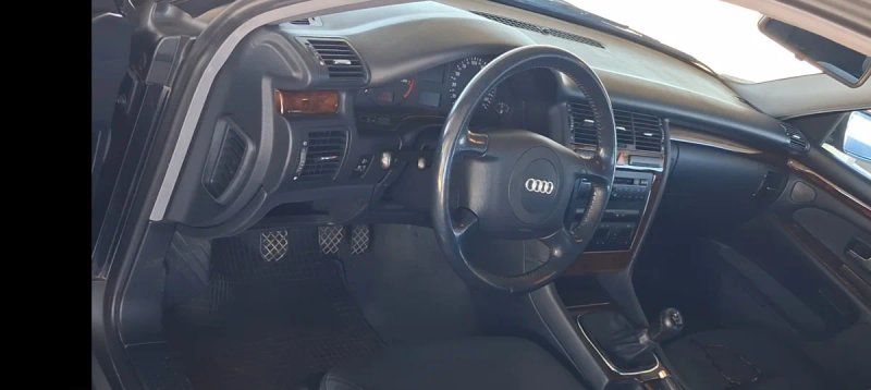 Audi A8 1999 - foto 1
