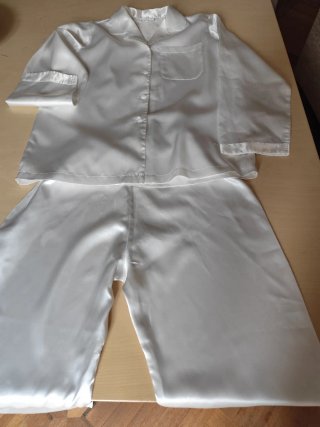 Pijama de satén para mujer