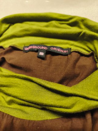 Falda marrón y verde con diseño