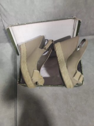 Zapatos de cuña beige