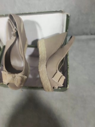 Zapatos de cuña beige