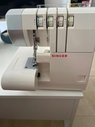 Máquina Remalladora Overlock