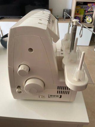 Máquina Remalladora Overlock
