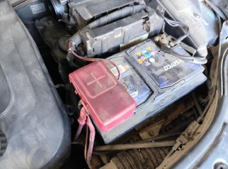 Centralita motor renault 8200843713 megane 231511
